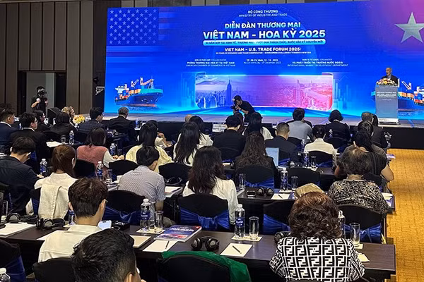 Một góc quang cảnh diễn đàn.