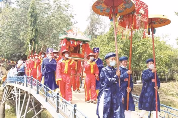 Lễ giỗ Quan lớn Trà Vong thu hút đông đảo người dân tham gia. (Ảnh: Xã Trà Vong cung cấp)