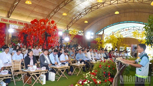 Quang cảnh buổi tọa đàm.