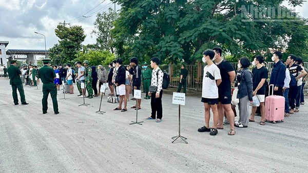 Lực lượng chức năng tiếp nhận 57 công dân.