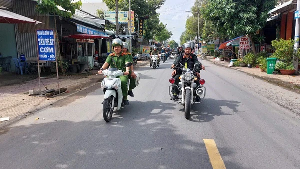 Phối hợp cùng Công an xã, Phòng Cảnh sát giao thông tổ chức tuần tra bảo đảm an ninh trật tự và trật tự an toàn giao thông.