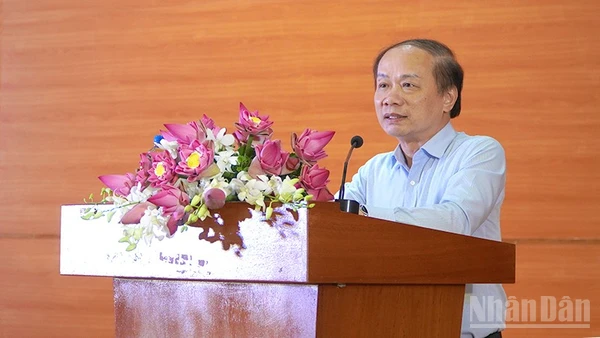 Đồng chí Phạm Tất Thắng, Phó Trưởng Ban Tuyên giáo và Dân vận Trung ương phát biểu định hướng tuyên truyền.