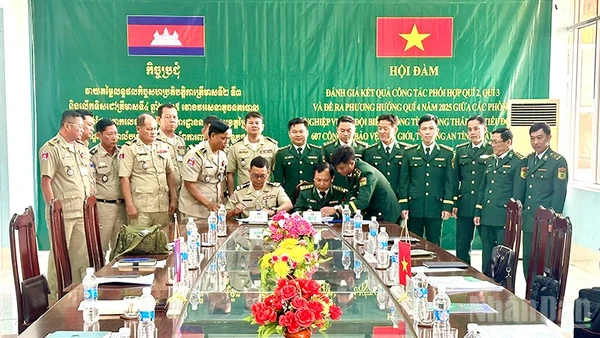 Hai bên ký kết biên bản tại buổi hội đàm.