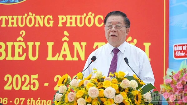 Đồng chí Nguyễn Trọng Nghĩa phát biểu chỉ đạo tại Đại hội Đảng bộ xã Thường Phước.