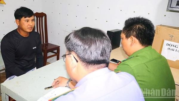 Trần Thanh Nhàn tại cơ quan công an.