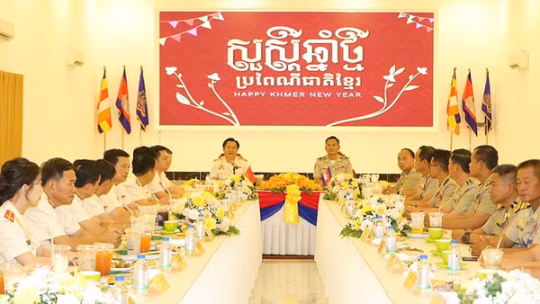 Quang cảnh buổi làm việc của Công an tỉnh Đồng Tháp và Ty Công an tỉnh Prey Veng.