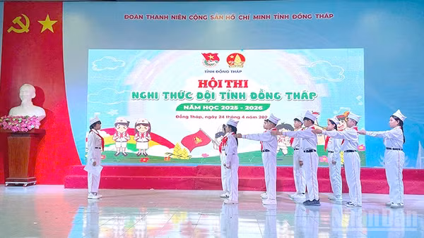 Thí sinh tham gia phần thi thực hành nghi thức Đội.