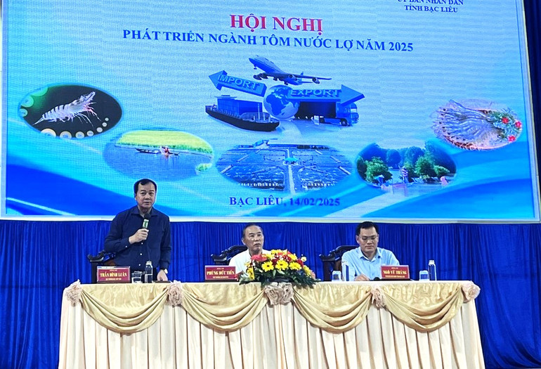 Ông Trần Đình Luân-Cục trưởng Cục Thủy sản (Bộ Nông nghiệp và Phát triển nông thôn) khẳng định, năm 2025, theo dự báo của các chuyên gia, ngành tôm có thể vẫn tiếp tục phải đối mặt với nhiều khó khăn, thách thức. Ông Trần Đình Luân-Cục trưởng Cục Thủy sản (Bộ Nông nghiệp và Phát triển nông thôn) khẳng định, năm 2025, theo dự báo của các chuyên gia, ngành tôm có thể vẫn tiếp tục phải đối mặt với nhiều khó khăn, thách thức.