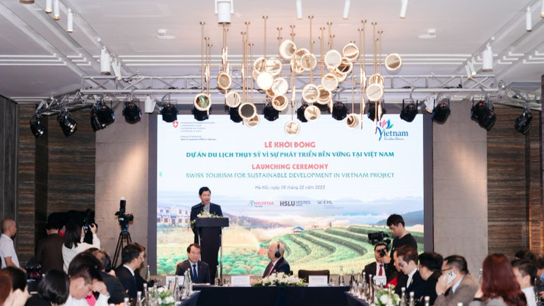 Toàn cảnh sự kiện tại buổi lễ khởi động dự án du lịch Thụy Sĩ vì sự phát triển bền vững tại Việt Nam.