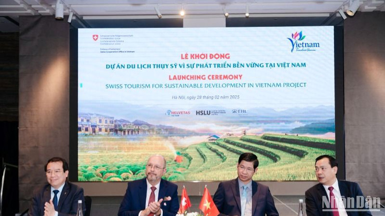 Các đại biểu tại lễ khởi động Dự án.