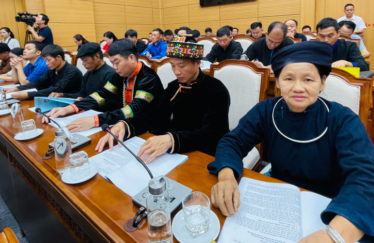 Các đại biểu dân tộc thiểu số dự hội nghị.