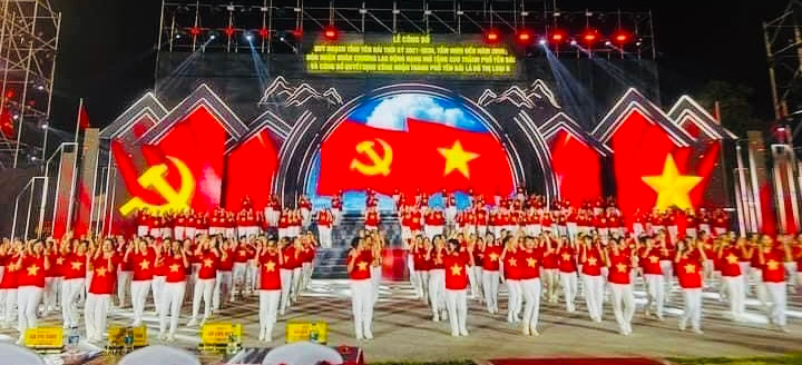 Một tiết mục văn nghệ chào mừng. Một tiết mục văn nghệ chào mừng.