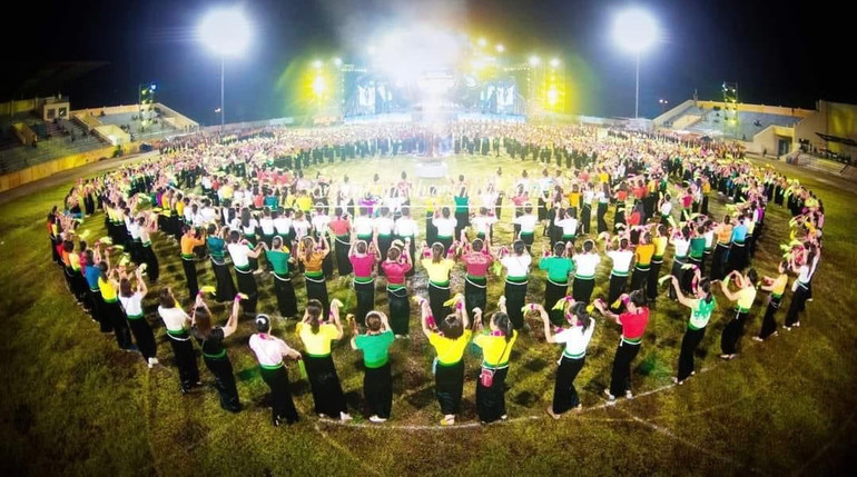 Say đắm vòng xòe.