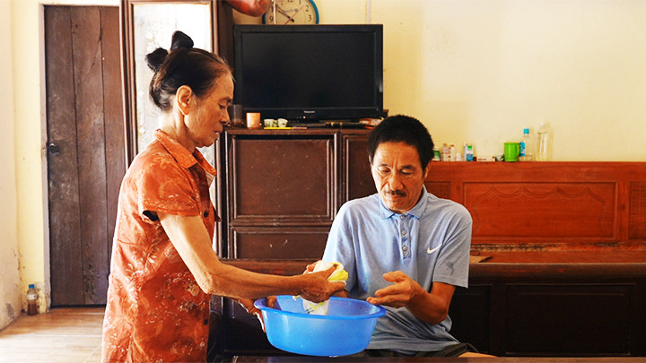 Chị em bà Hoàng Thị Vinh (khu 5, xã Cao Xá) ở diện khó khăn đã nhiều năm, một gia đình nhận được hỗ trợ từ mô hình Cộng đồng nhân ái. Chị em bà Hoàng Thị Vinh (khu 5, xã Cao Xá) ở diện khó khăn đã nhiều năm, một gia đình nhận được hỗ trợ từ mô hình Cộng đồng nhân ái.