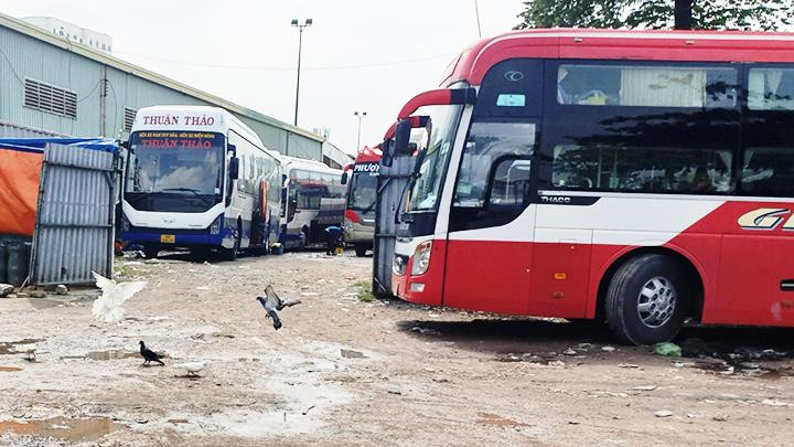 Xe “dù”, bến “cóc” hoạt động rầm rộ, biến tướng trên địa bàn Thành phố Hồ Chí Minh.