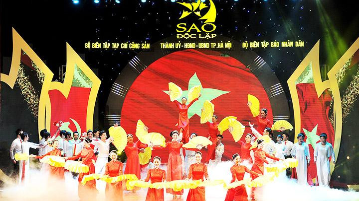 Tiết mục múa hát tại chương trình giao lưu nghệ thuật Sao Độc lập. Ảnh: NGUYỄN ĐĂNG