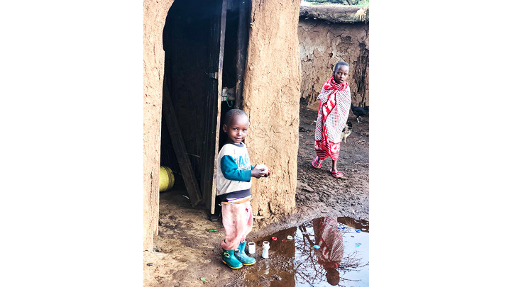 Trẻ em ở làng Maasai. Trẻ em ở làng Maasai.