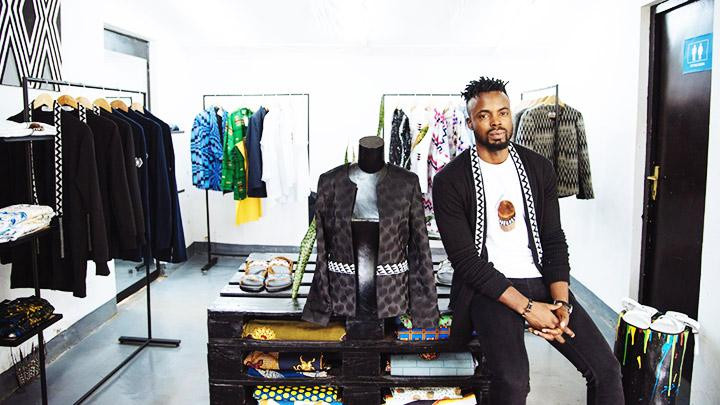 Nhà thiết kế Moses Twahirwa tại cửa hàng của mình ở Kigali. Ảnh: AP Nhà thiết kế Moses Twahirwa tại cửa hàng của mình ở Kigali. Ảnh: AP