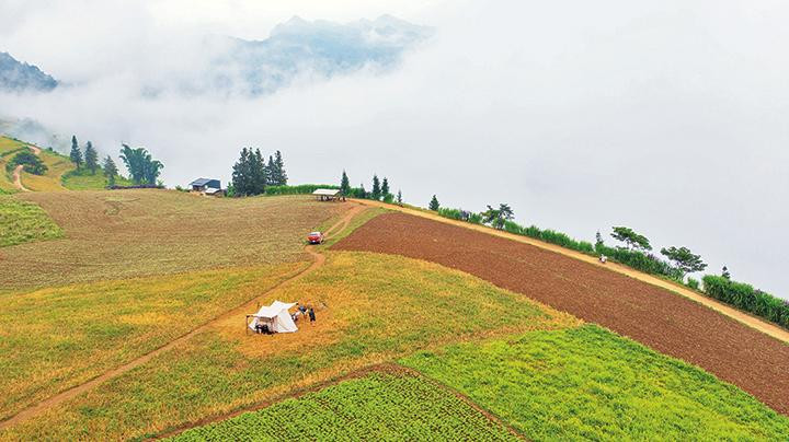 Trải nghiệm cắm trại trên thảo nguyên.