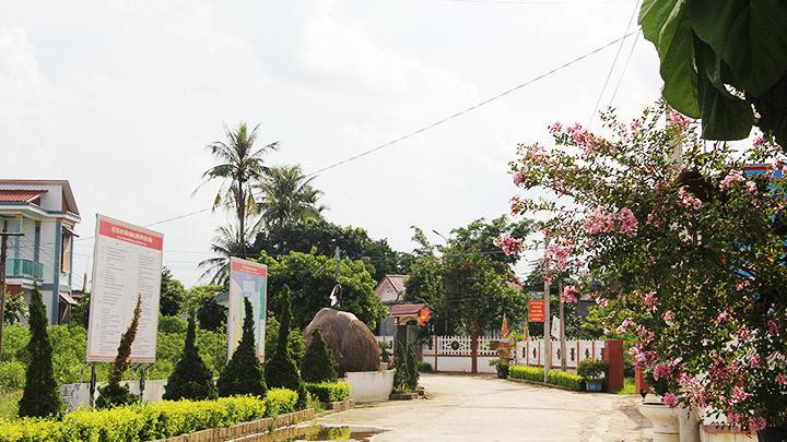 Đường sá thôn 12, xã Xuân Du khang trang, sạch đẹp. Ảnh: DƯƠNG HOA