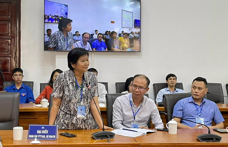 Đại biểu chia sẻ kinh nghiệm tại hội thảo.