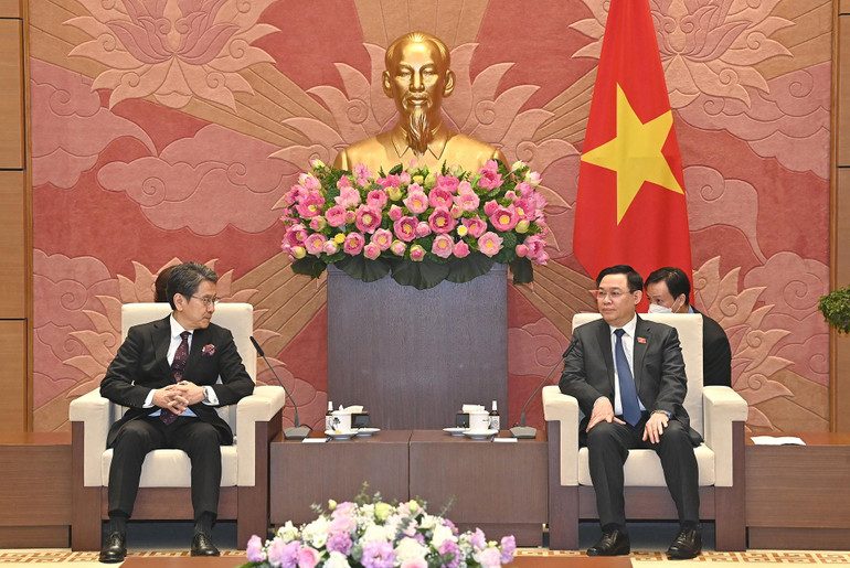 Chủ tịch Quốc hội Vương Đình Huệ phát biểu tại buổi tiếp Chủ tịch Hội đồng Quản trị Ngân hàng hợp tác quốc tế Nhật Bản Tadashi Maeda. (Ảnh: Duy Linh)