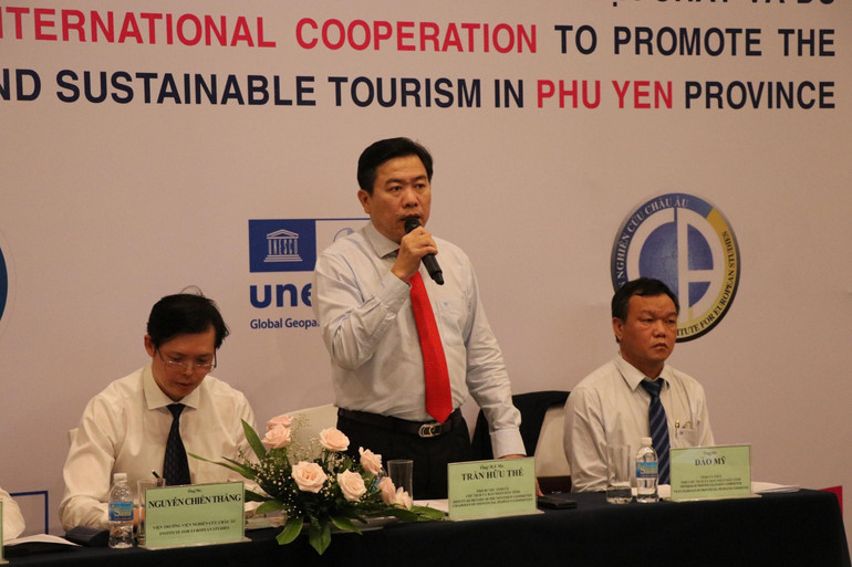 Phó Bí thư Tỉnh ủy, Chủ tịch UBND tỉnh Phú Yên (ở giữa) phát biểu kết luận Hội nghị hợp tác quốc tế phát huy giá trị di sản Công viên địa chất toàn cầu và du lịch bền vững tỉnh Phú Yên. Phó Bí thư Tỉnh ủy, Chủ tịch UBND tỉnh Phú Yên (ở giữa) phát biểu kết luận Hội nghị hợp tác quốc tế phát huy giá trị di sản Công viên địa chất toàn cầu và du lịch bền vững tỉnh Phú Yên.