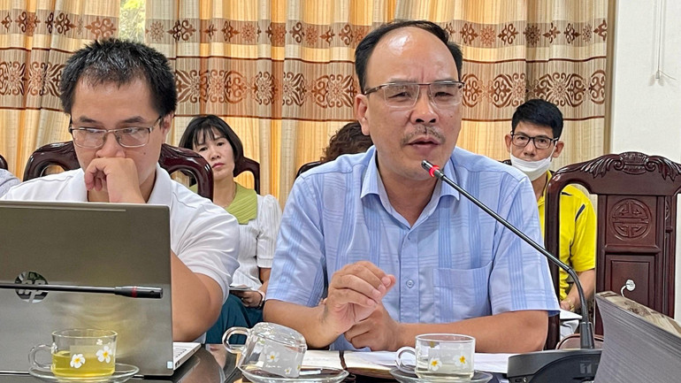 Đồng chí Lại Tuấn Anh, Trưởng Khoa phòng chống bệnh truyền nhiễm, CDC tỉnh Nam Định cung cấp thông tin tại hội nghị.