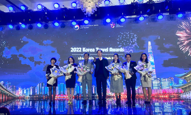 Vinh danh các đơn vị lữ hành Việt Nam có thành tích du lịch Hàn Quốc xuất sắc trong năm 2022.