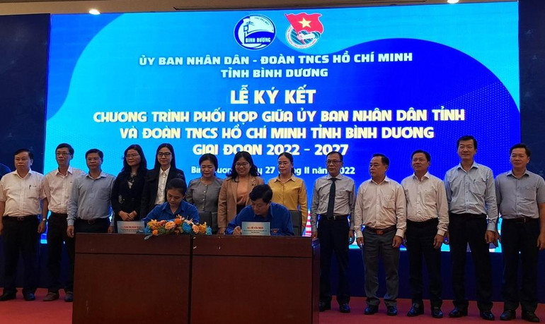 Ký kết Chương trình phối hợp công tác giữa Ủy ban nhân dân tỉnh Bình Dương với Ban Chấp hành Đoàn Thanh niên Cộng sản Hồ Chí Minh tỉnh Bình Dương.