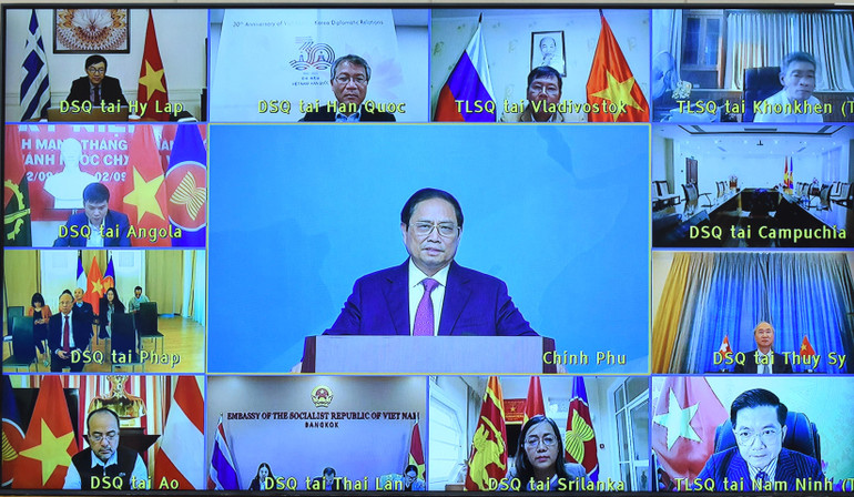 Hội nghị được kết nối tới 93 điểm cầu truyền hình.