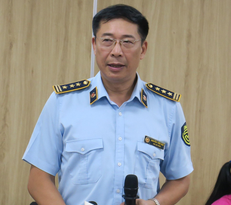 Ông Nguyễn Tiến Đạt, Phó Cục trưởng Cục Quản lý thị trường Thành phố Hồ Chí Minh thông tin tại buổi họp báo.
