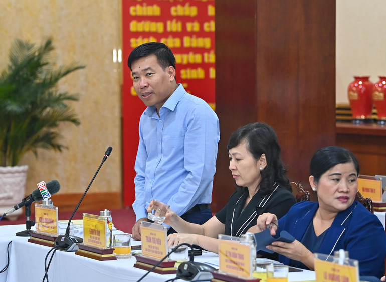 Bí thư Tỉnh ủy Bình Phước Nguyễn Mạnh Cường phát biểu ý kiến tại buổi làm việc. (Ảnh Duy Linh)