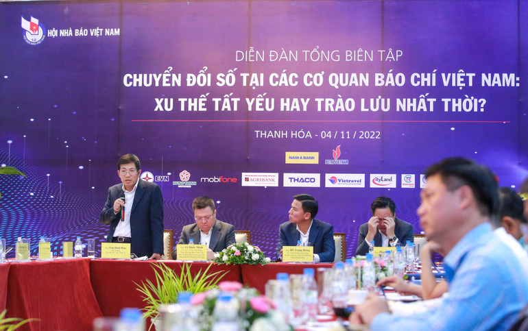 Ở góc độ cơ quan quản lý báo chí, ông Lưu Đình Phúc, Cục trưởng Cục Báo chí dành khá nhiều thời gian để nói về câu chuyện chuyển đổi số ở các cơ quan báo chí, đồng thời chia sẻ về kế hoạch, mục tiêu chuyển đổi số của Cục Báo chí trong thời gian tới.