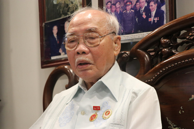 "Khi ấy, anh em ai cũng nóng ruột mong ngày ‘trở về’. Càng sát tới thời điểm 10/10, chúng tôi càng náo nức, cả đêm không sao ngủ được”, ông Hà nhớ lại thời điểm trước ngày Tiến về Hà Nội. (Ảnh: Sơn Bách)