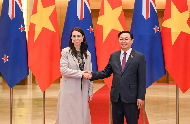 Chủ tịch Quốc hội Vương Đình Huệ và Thủ tướng New Zealand Jacinda Ardern tại buổi tiếp.