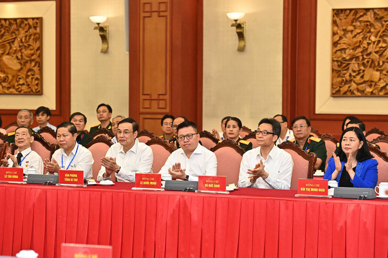 Các đại biểu tham dự buổi gặp mặt.