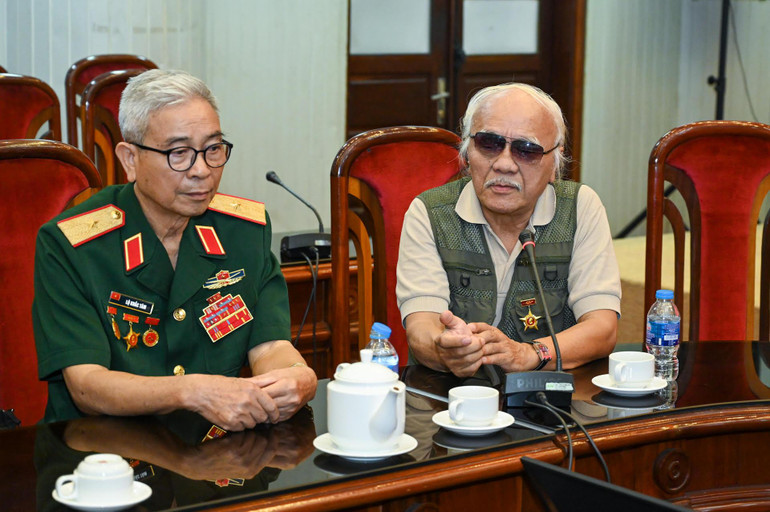 Đại diện Ban liên lạc Cựu chiến binh Trung đoàn 209, Sư đoàn 1 phát biểu tại buổi tiếp. (Ảnh Duy Linh) Đại diện Ban liên lạc Cựu chiến binh Trung đoàn 209, Sư đoàn 1 phát biểu tại buổi tiếp. (Ảnh Duy Linh)