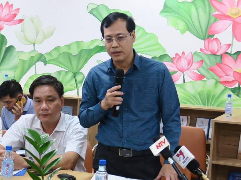 Ông Đào Văn Hùng, Phó Giám đốc Petrolimex Sài Gòn thông tin tại buổi họp báo.