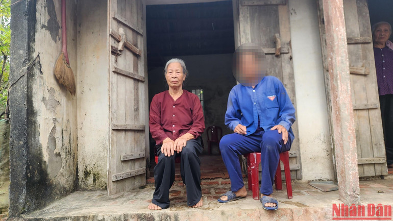 Bà Gái và chị Viện - nạn nhân thuộc thế hệ thứ hai nhiễm chất độc da cam.