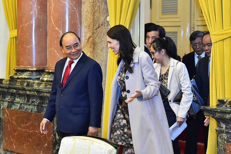 Chủ tịch nước Nguyễn Xuân Phúc đón Thủ tướng New Zealand Jacinda Ardern tại buổi tiếp.