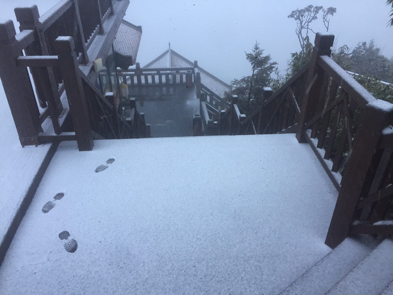 ... nhanh chóng tạo nên khung cảnh tuyệt đẹp trên nóc nhà Tổ quốc.