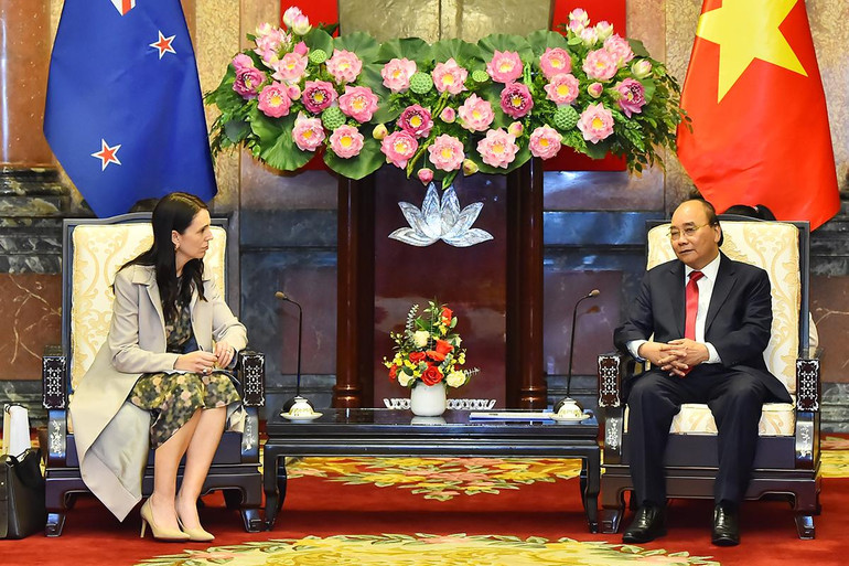 Chủ tịch nước Nguyễn Xuân Phúc tiếp Thủ tướng New Zealand Jacinda Ardern.