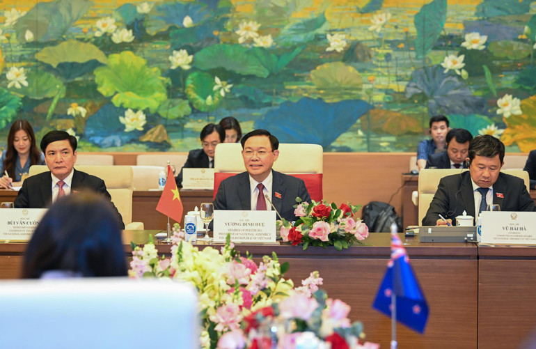 Chủ tịch Quốc hội Vương Đình Huệ phát biểu tại buổi tiếp.