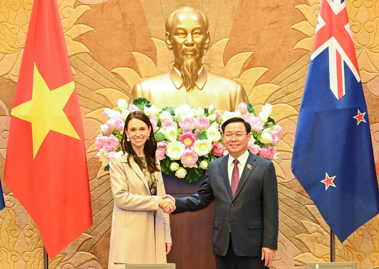 Chủ tịch Quốc hội Vương Đình Huệ và Thủ tướng New Zealand Jacinda Ardern tại buổi tiếp.