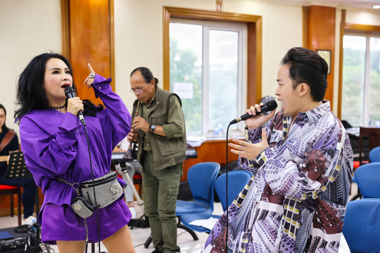 Ca sĩ Tùng Dương và diva Thanh Lam