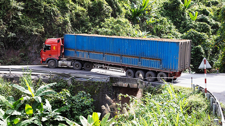 Những khúc cua hẹp. Những khúc cua hẹp.