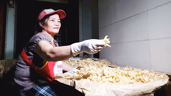 Hong khô mẻ mứt vừa ra lò.