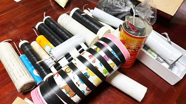 Nhiều người tự mua vật dụng chế tạo pháo nổ. Nhiều người tự mua vật dụng chế tạo pháo nổ.