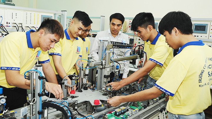 Chú trọng đào tạo nghề để nâng cao năng lực cạnh tranh của nền kinh tế. Ảnh: NAM ANH Chú trọng đào tạo nghề để nâng cao năng lực cạnh tranh của nền kinh tế. Ảnh: NAM ANH